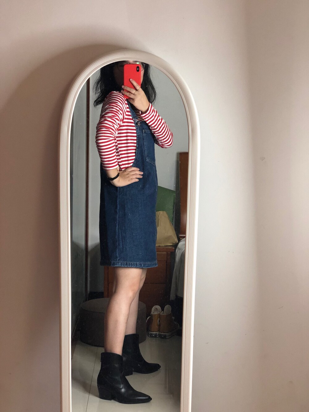 「ootd」｜「H&Mのアイテム（Tシャツ/カットソー、レッド系）」を使った、小个子Wnaさん（レディース・155cm）の秋コーディネートの1枚目の写真