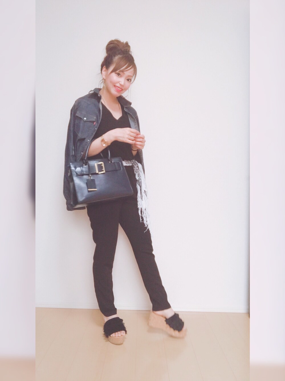 「シンプル、オトナ女子、おしゃれさんと繋がりたい、大人コーデ、低身長、ママファッション、リゾートスタイル、オールインワン、楽チンコーデ、カフェ」｜「DAISOのアイテム（ピアス（両耳用）、ゴールド系）」を使った、linco.( 相互 )さん（レディース・155cm）の春コーディネートの1枚目の写真