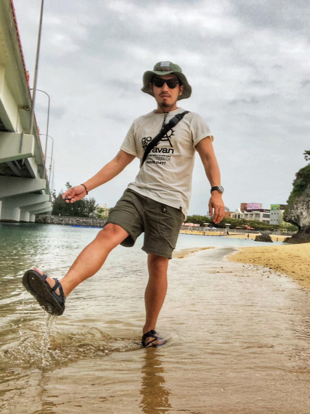 「chaco、go slow caravan、poler、POLeR OUTDOOR STAFF」｜「POLeR OUTDOOR STUFFのアイテム（ハット、グリーン系）」を使った、Alexchenさん（メンズ・173cm）の春コーディネートの1枚目の写真