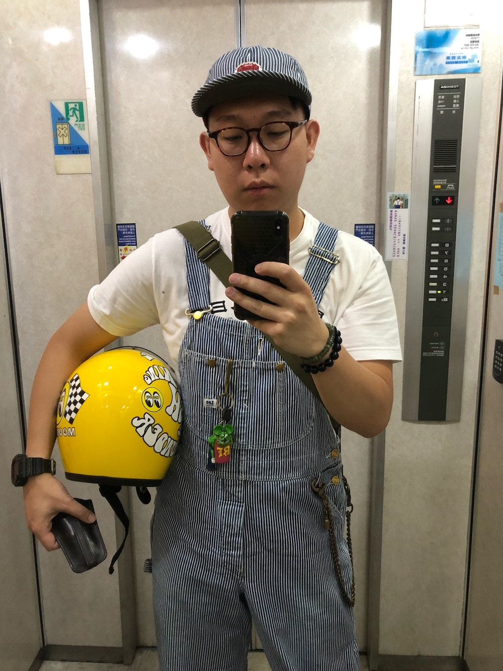 「Leeのアイテム（つなぎ/オールインワン、ブルー系）」を使った、林哲安さん（メンズ・175cm）の夏コーディネートの1枚目の写真