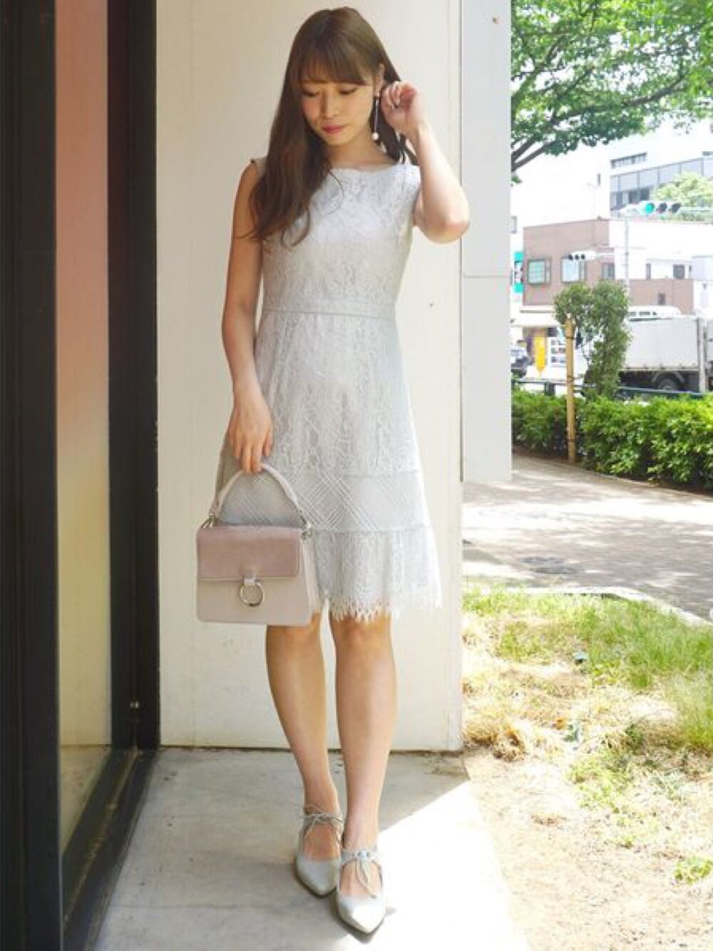 「MERCURYDUO(MERCURYDUO)、ワンピース、オケージョン、結婚式、レースワンピース、膝丈ワンピ、大人フェミニン、ミントグリーン」｜「MERCURYDUOのブロッキングレースワンピース（ワンピース、グリーン系）」を使った、児玉亜由美さん（レディース・160cm）の夏コーディネートの1枚目の写真