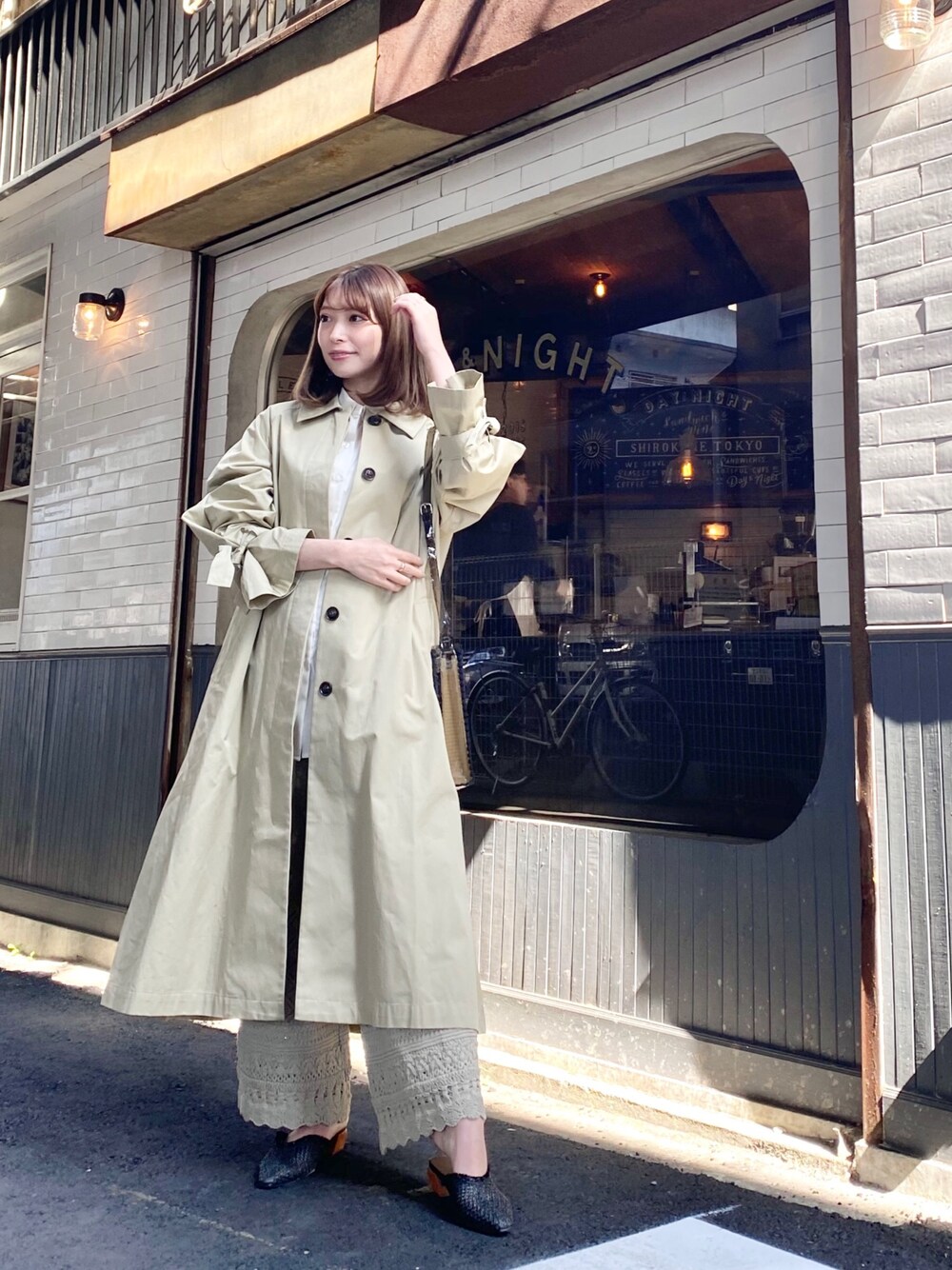 「トレンチコート、ステンカラーコート、ロングコート、大人カジュアル、春コート、ベージュコーデ、春コーデ、通勤コーデ、MERCURYDUO(MERCURYDUO)」｜「MERCURYDUOの袖リボンステンカラーコート（ステンカラーコート、ベージュ系）」を使った、児玉亜由美さん（レディース・160cm）の春コーディネートの1枚目の写真