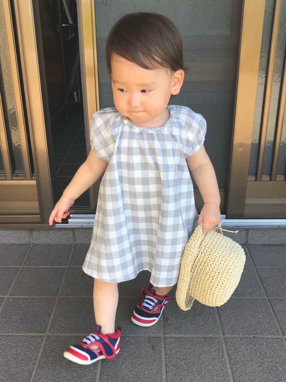 「夏、キッズファッション、おんなのこ、スポーツサンダル、おしゃれさんと繋がりたい」｜「無印良品のアイテム（チュニック、グレー系）」を使った、ゆずぴさん（キッズ・70cm）の夏コーディネートの1枚目の写真