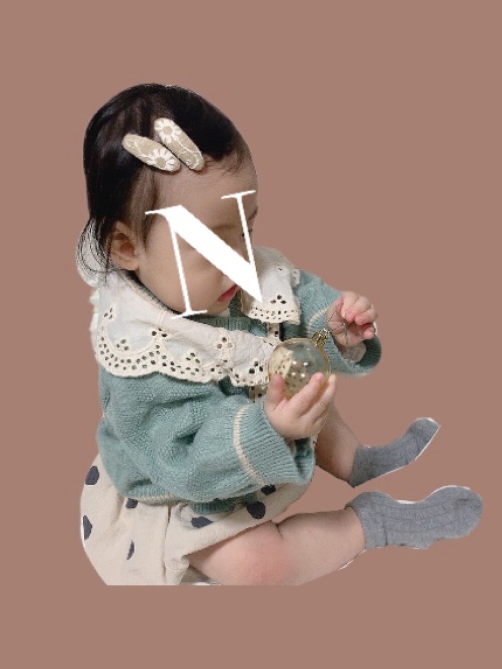 「キッズファッション、女の子、冬コーデ、韓国子供服、女の子コーデ、ベビーコーデ、プチプラ」｜「韓国子供服のアイテム（カーディガン/ボレロ、グリーン系）」を使った、yuichanさん（キッズ・70cm）の冬コーディネートの1枚目の写真