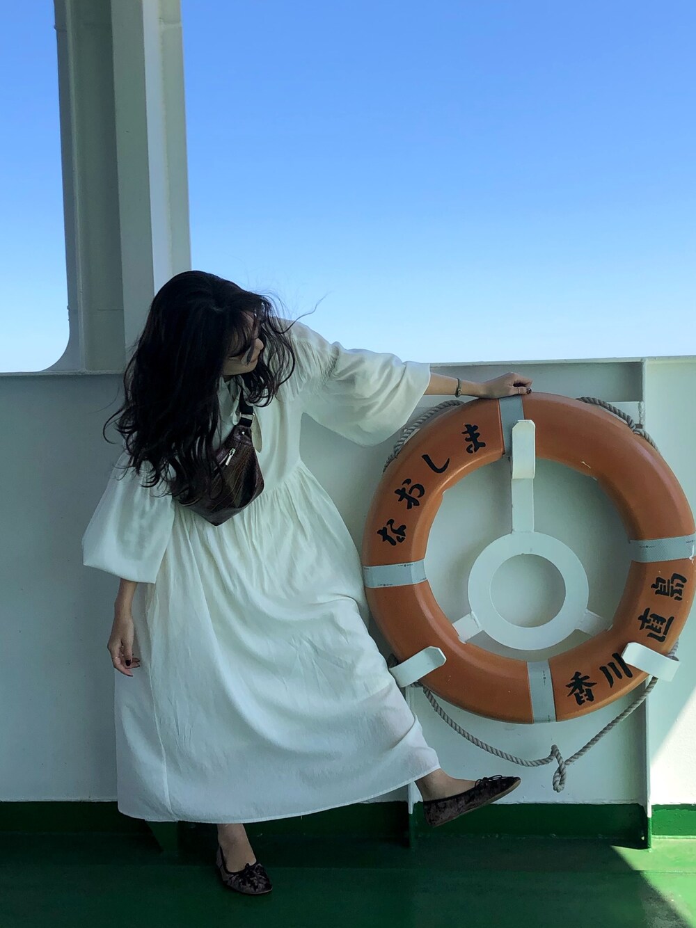 「直島」｜「mysticのヨークギャザーボリュームワンピース（ワンピース、ホワイト系）」を使った、ざるそばさん（レディース・152cm）の秋コーディネートの1枚目の写真