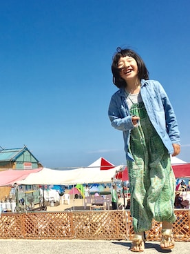 「海」｜「アイテム（サロペット/オーバーオール）」を使った、ARIさん（キッズ・132cm）の春コーディネート