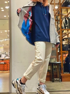 「アイテム（パーカー、ブルー系）」を使った、もえ吉さん（レディース・161cm）の春コーディネート