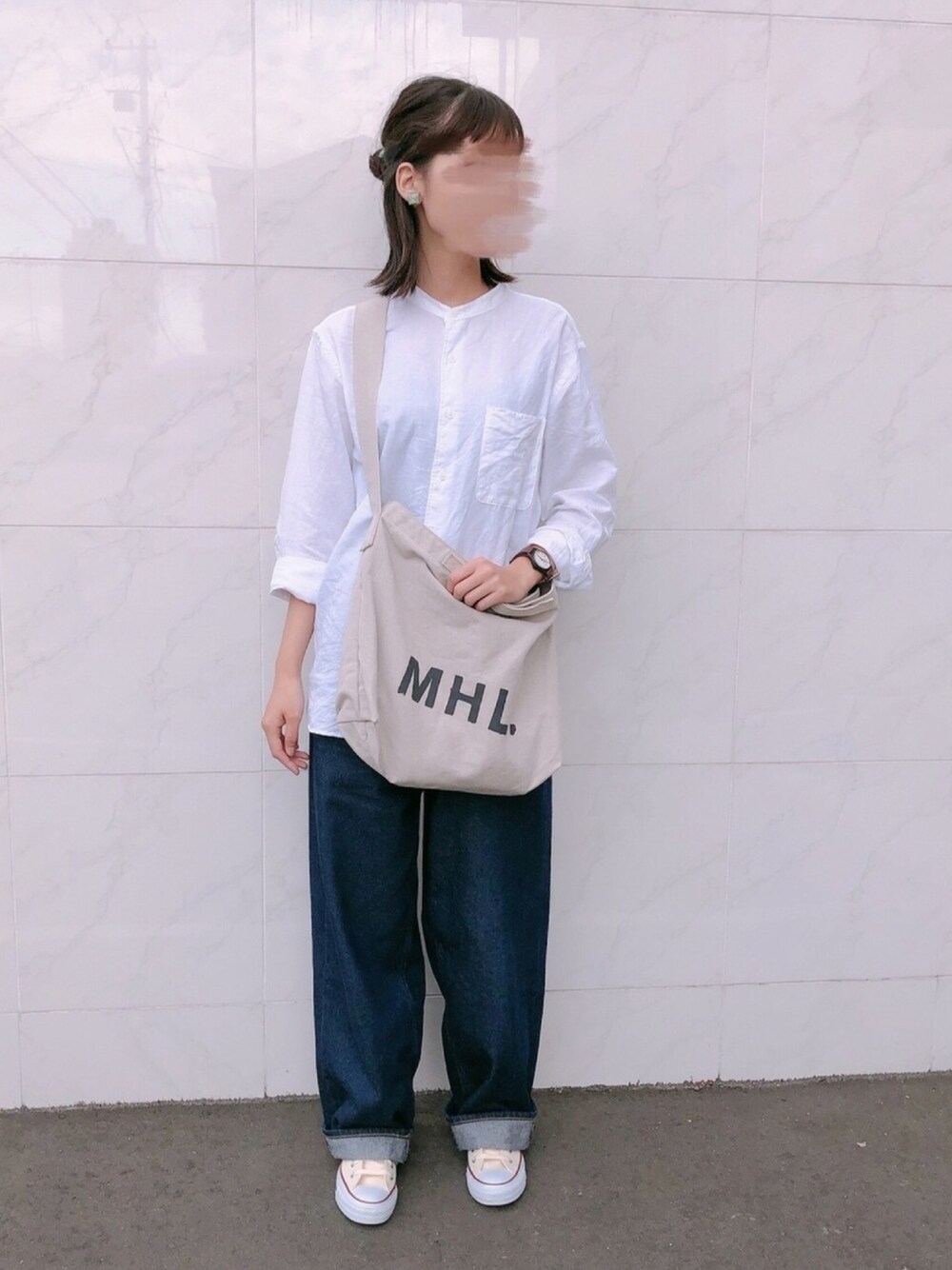 「休日スタイル、ラクチンコーデ、ユニクロ、コンバース、オーバーサイズ、デニム、夏コーデ、カジュアル、MHL.、おしゃれさんと繋がりたい」｜「MHL.のHEAVY LINEN CANVAS（ショルダーバッグ、ベージュ系）」を使った、Syanさん（レディース・162cm）の夏コーディネートの1枚目の写真