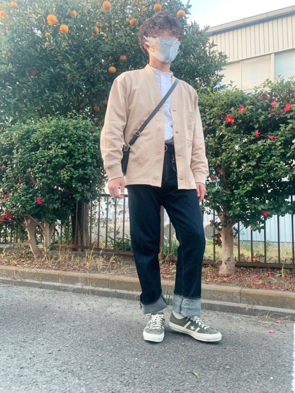 「おしゃれさんと繋がりたい、シンプル、大人コーデ、デニムパンツ、いいね、save、フォローお願いします🤑、UNIQLO、GU、プチプラ」｜「UNIQLOのアイテム（カーディガン/ボレロ、ベージュ系）」を使った、たけちさん（メンズ・180cm）の冬コーディネートの1枚目の写真