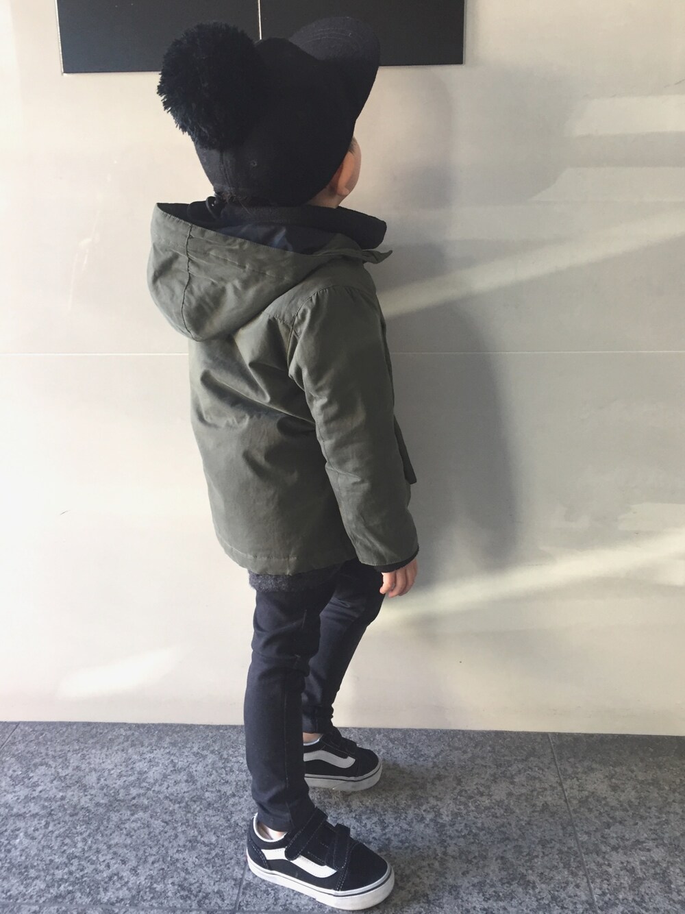 「キッズコーデ、キャップ、ボンボンキャップ、ボンボン、こどもコーデ、バンズ、VANS、oldskool」｜「SENSE OF PLACE by URBAN RESEARCHのアイテム（ダウンジャケット/コート、グリーン系）」を使った、★DERA★さん（キッズ・80cm）の冬コーディネートの1枚目の写真