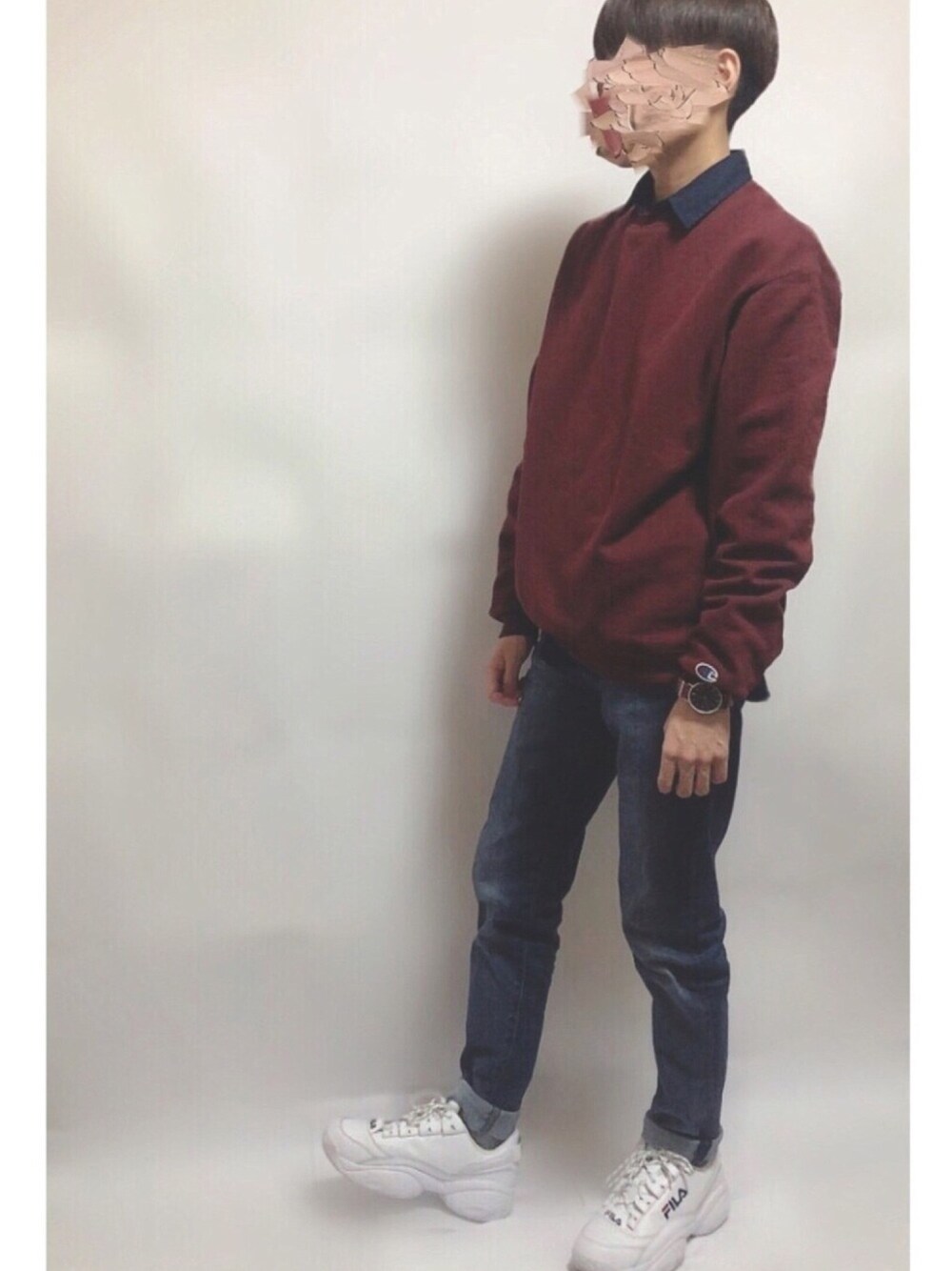 「大学生、春、春コーデ、キレイめ、シンプルスタイル、シャツ×スウェット、Champion、ジーンズ、FILA、お洒落さんとつながりたい」｜「WEGOのWEGO/カラフルボタンシャツ（シャツ/ブラウス、ブルー系）」を使った、Daniel(ダニエル)さん（メンズ・170cm）の春コーディネートの1枚目の写真
