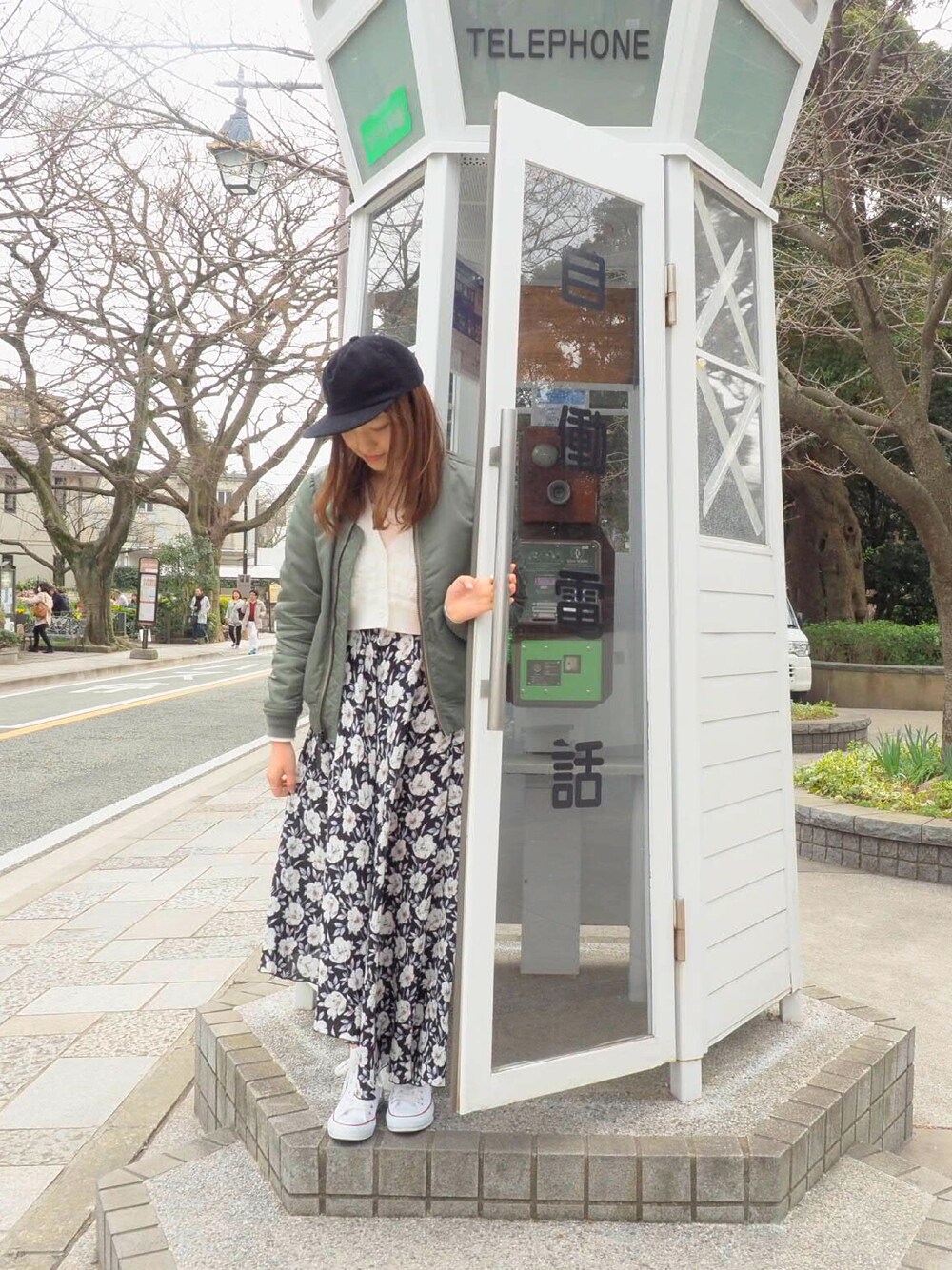 「春コーデ」｜「Kastaneの花柄ルーズアシメスカート（スカート、ブラック系）」を使った、yuuunaさん（レディース・158cm）の春コーディネートの1枚目の写真