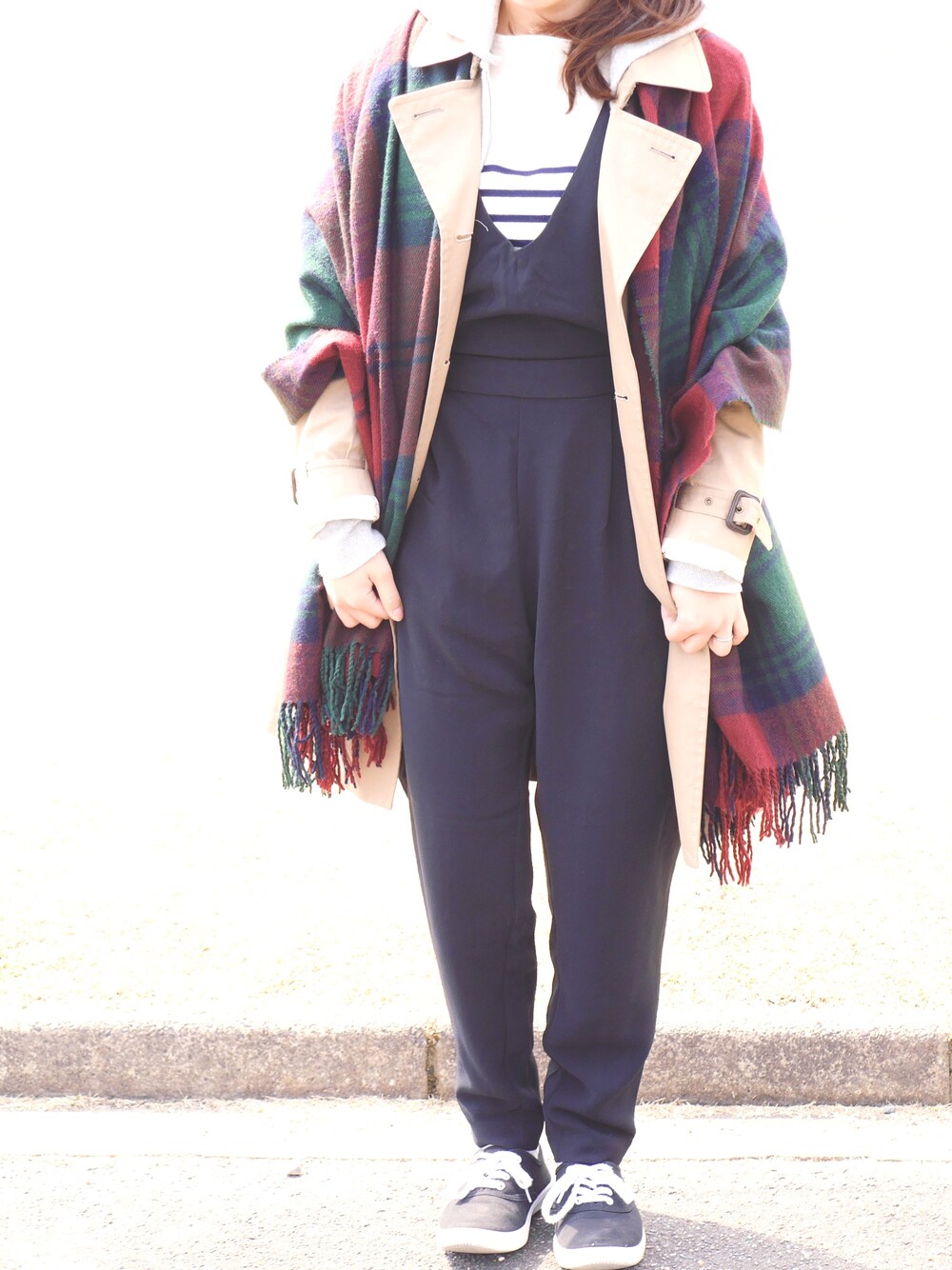 「大人カジュアル、スプリングSENSEOFPLACE、カジュアル、サロペット、プチプラ、ootd、outfit、ゆるコーデ、おちびさん、おしゃれさんと繋がりたい」｜「GUのアイテム（サロペット/オーバーオール、ブラック系）」を使った、yuyueee2さん（レディース・147cm）の春コーディネートの1枚目の写真