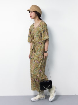 「アイテム（つなぎ/オールインワン、ベージュ系）」を使った、naoさん（レディース・163cm）の春コーディネート