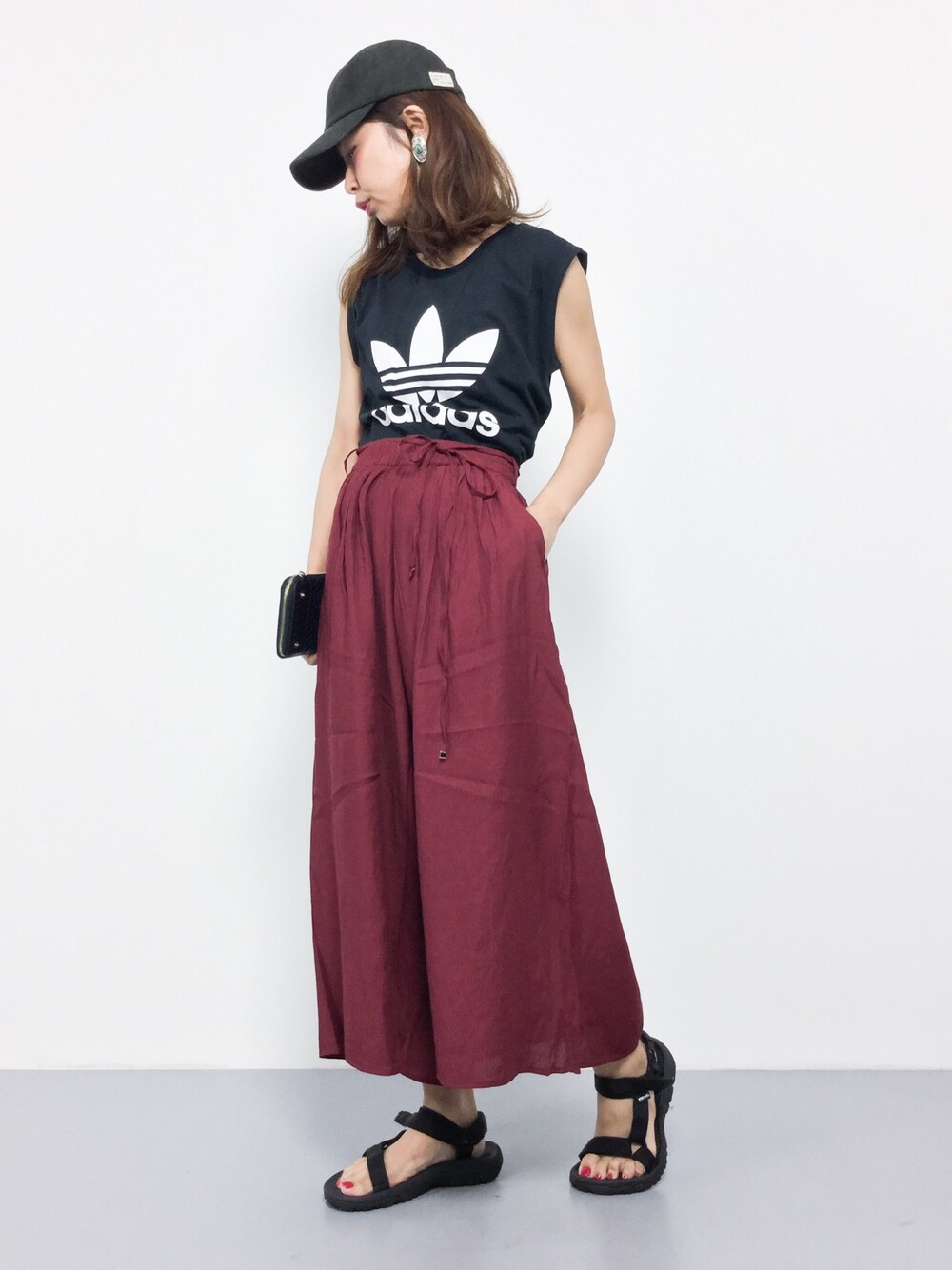 naoさんの「【adicolor】 Tシャツ [RELAXED TREFOIL ROLLUP TEE]（adidas）」を使ったコーディネート