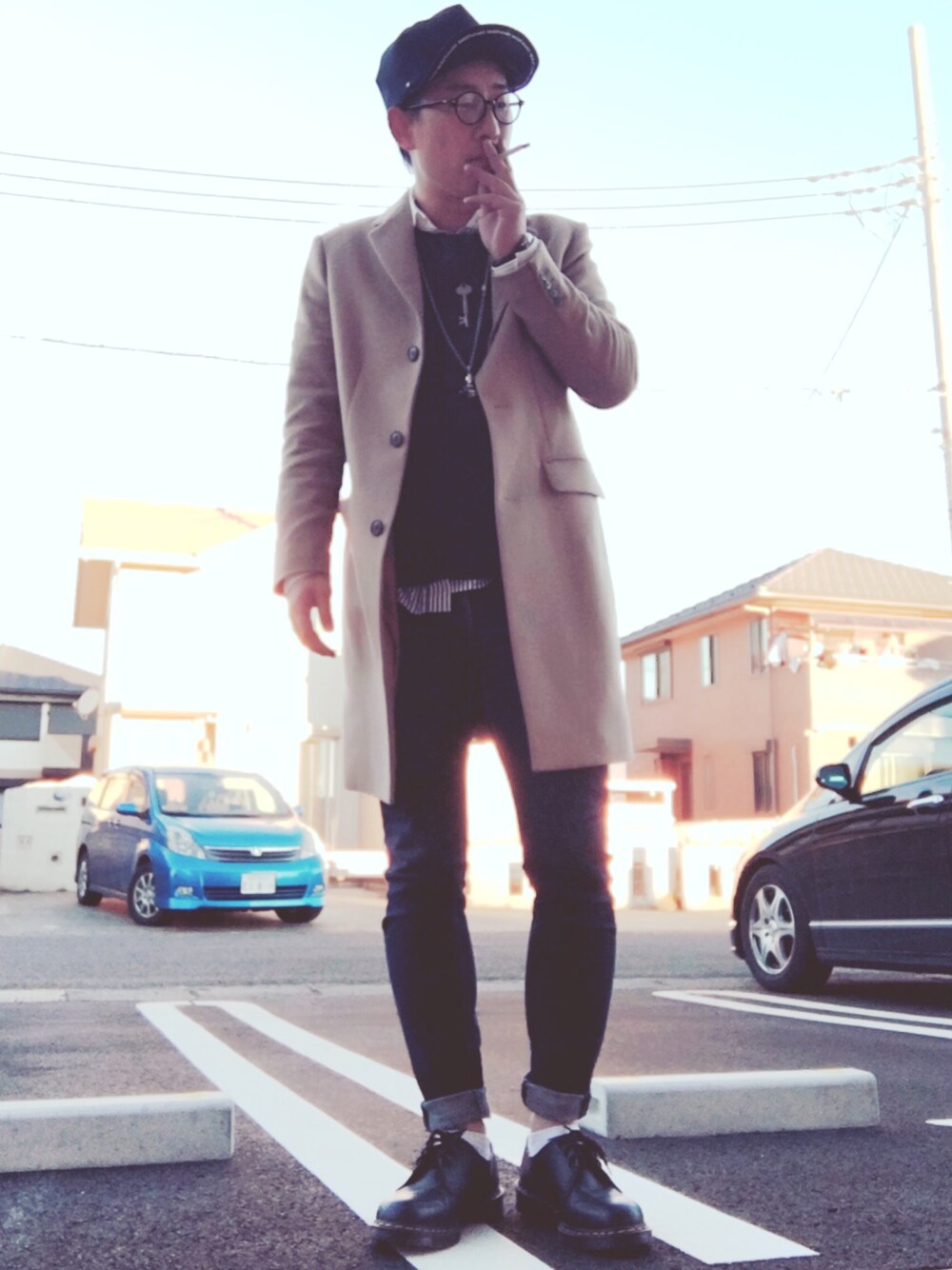 「スキニー、チェスターコート、キャメル、GDC、CA4LA、Dr.Martens、オトナカジュアル、SOPHNET.」｜「LOWRYS FARMのアイテム（デニムパンツ、ブルー系）」を使った、ゆうすけさん（メンズ・176cm）の冬コーディネートの1枚目の写真