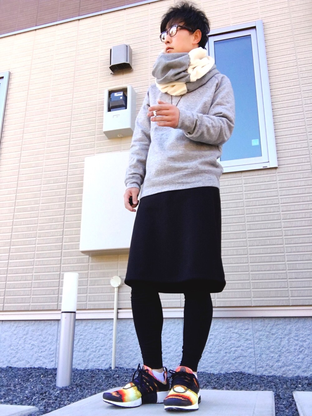 「オトナカジュアル、シンプル、UNIQLO、スカート、エアプレスト、NIKE、レギンス、TROVE、めがね」｜「NIKEのNIKE ナイキ　NIKE AIR PRESTO GPX　ﾅｲｷ ｴｱ ﾌﾟﾚｽﾄ GPX　848188　700Vivid Sulfur/Black-Sail-Racer Blue（スニーカー、その他）」を使った、ゆうすけさん（メンズ・176cm）の冬コーディネートの1枚目の写真