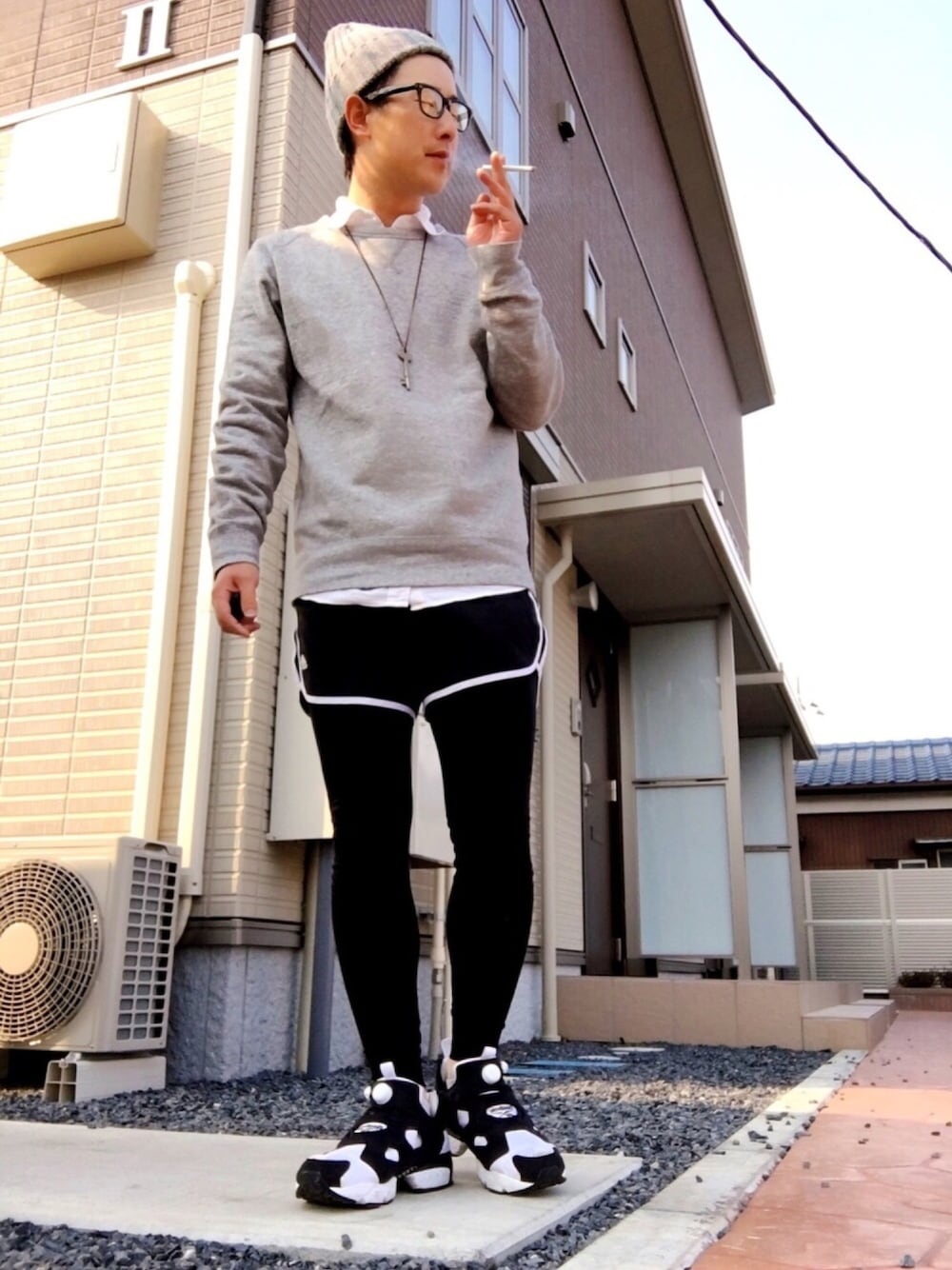 「スポーツミックス、adidas、リーボック(Reebok)、ポンプフューリー、SOPHNET.、UNIQLO、WEGO、ニット帽、swatch、春の黒フェス」｜「ReebokのREEBOK/ リーボック: INSTAPUMP FURY OG / スニーカー（スニーカー、ブラック系）」を使った、ゆうすけさん（メンズ・176cm）の春コーディネートの1枚目の写真