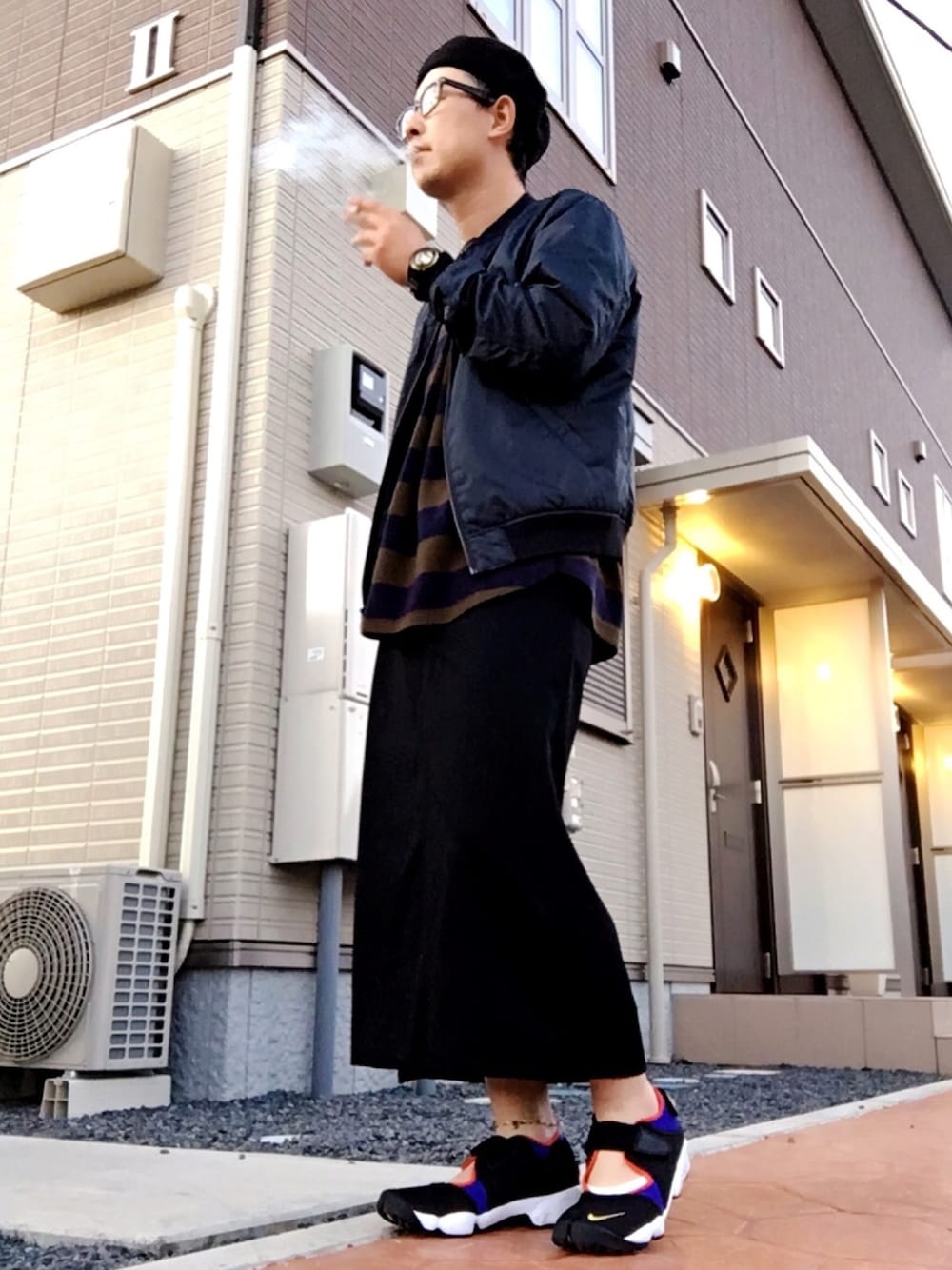 「MA-1、UNIQLO、ganryu、NIKE、airrift、ロングスカート、ベレー帽、ボーダー、めがね、お洒落さんとつながりたい」｜「NIKEのNIKE WMNS AIR RIFT 【SP】（スニーカー、ブラック系）」を使った、ゆうすけさん（メンズ・176cm）の秋コーディネートの1枚目の写真
