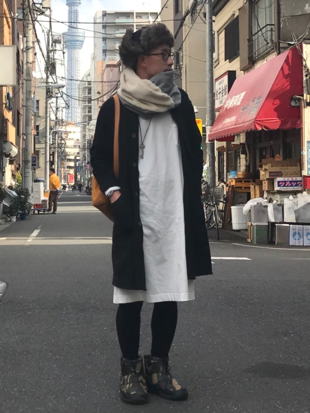 「パイロットキャップ、ワンピース、お洒落さんとつながりたい、ストール、TROVE、THE NORTH FACE、マスタード、FREAK’Ｓ STORE、シンプル」｜「REPIDOのシルバープレートレザーアンクレット＆ブレスレッド（アンクレット、レッド系）」を使った、ゆうすけさん（メンズ・176cm）の冬コーディネートの1枚目の写真