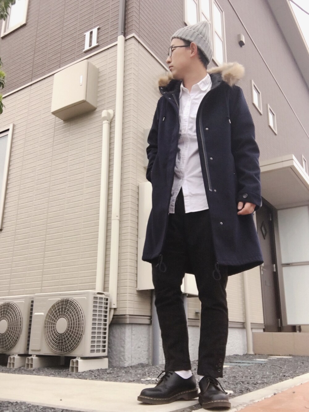 「お洒落さんとつながりたい、シンプルコーデ、季節外れ、大人カジュアル、TROVE、nano・universe、Dr.Martens、キレイめ、WEGO、メガネ男子」｜「NANO universeの【WEB限定】∴スムースメルトンモッズコート（モッズコート、ブルー系）」を使った、ゆうすけさん（メンズ・176cm）の春コーディネートの1枚目の写真