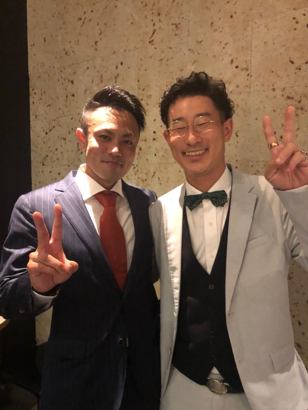 「ラブアンドピース2019、オトナカジュアル、結婚式、Vivienne Westwood、JOHN LAWRENCE SULLIVAN、ユニクロ、セットアップ、Dr.Martens」｜「UNIQLOのアイテム（ジャケット/アウター、ブルー系）」を使った、ゆうすけさん（メンズ・176cm）の秋コーディネートの1枚目の写真
