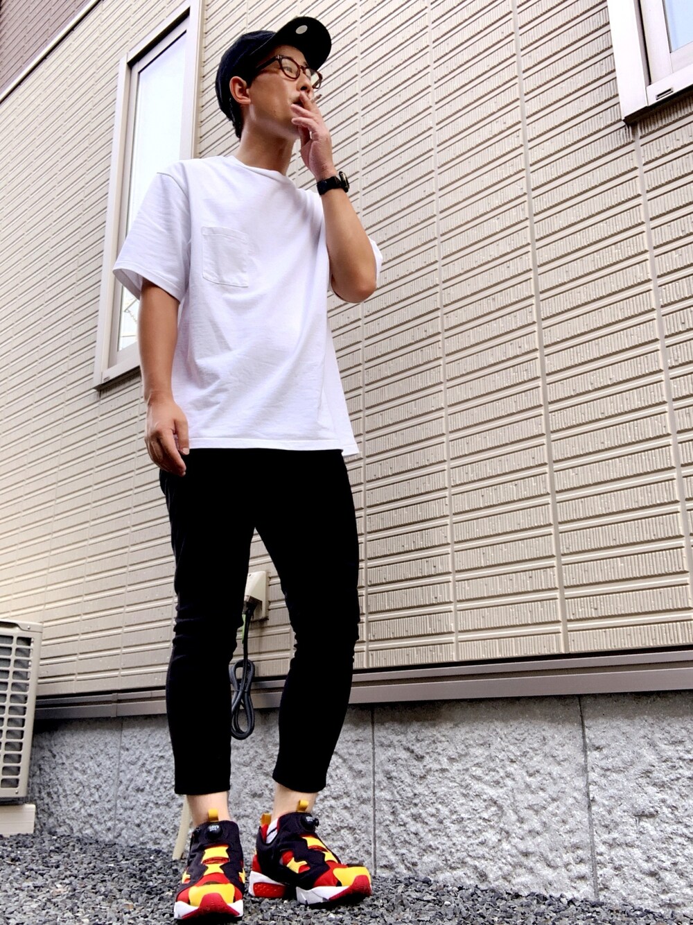 「お洒落さんとつながりたい、reebok、ポンプフューリー、MXP、スキニー、シンプルスタイル、シンプルコーデ、NEW ERA」｜「ReebokのReebok INSTAPUMP FURY OG MU (SCARLET/BLACK/TOKUSICKYELLOW)（スニーカー、レッド系）」を使った、ゆうすけさん（メンズ・176cm）の夏コーディネートの1枚目の写真