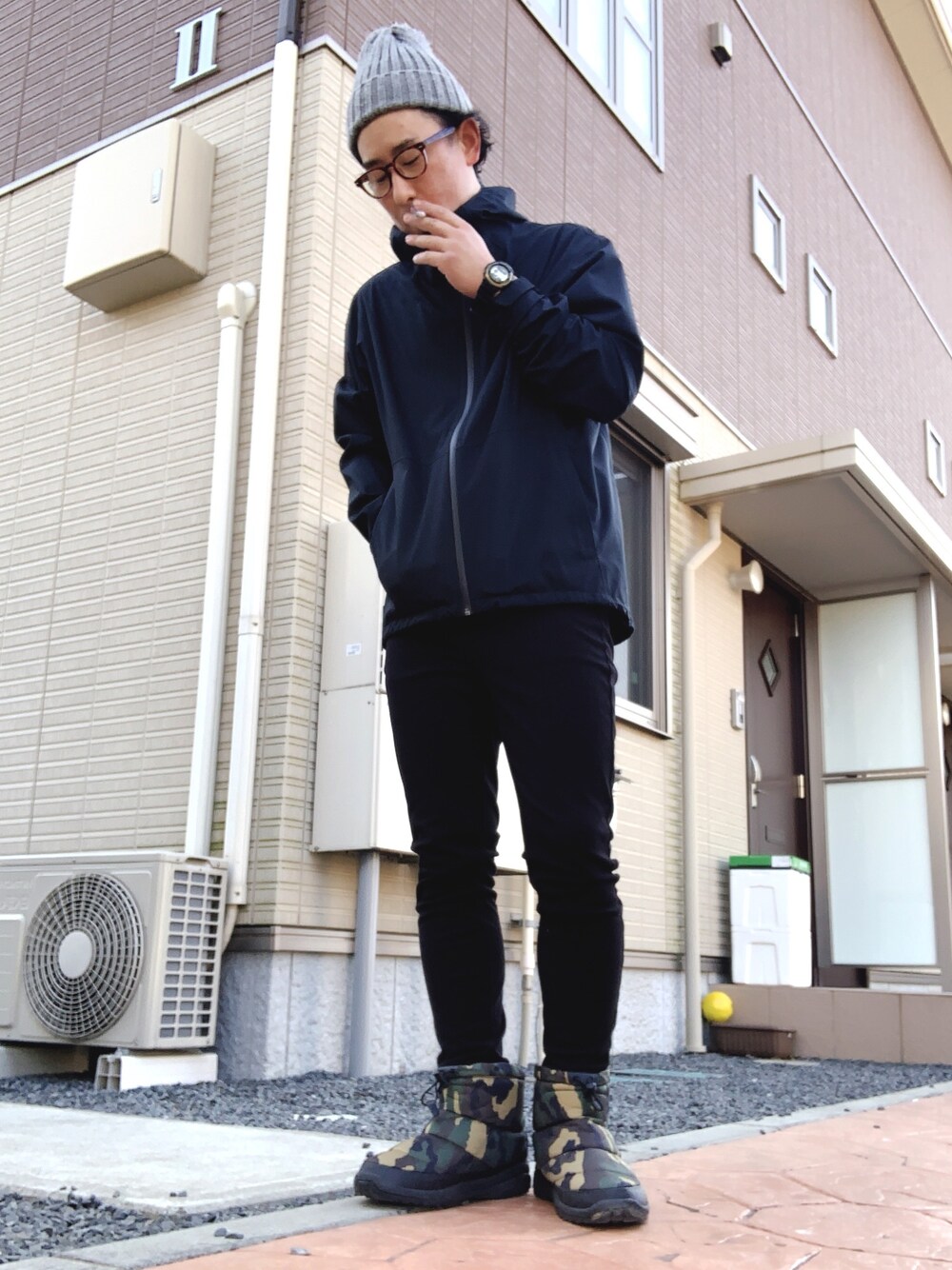「休日スタイル、カジュアルコーデ、おしゃれさんと繋がりたい、UNIQLO、ブラックコーデ、WEGO、THE NORTH FACE、ヌプシ」｜「THE NORTH FACEのザ・ノース・フェイス　ユニセックスウィンターショートブーティ　/　ヌプシブーティーウォータープルーフ4ショート（ブーティ、その他）」を使った、ゆうすけさん（メンズ・176cm）の冬コーディネートの1枚目の写真
