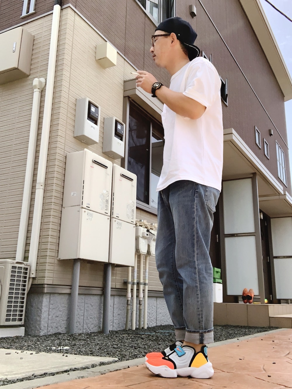 「初夏コーデ、シンプル、Tシャツ、おしゃれさんと繋がりたい、zozoデニム、NIKE、CA4LA、GDC」｜「NIKEのNIKE ナイキ ウィメンズ アクア リフト W NIKE AQUA RIFT cw7164-002【SP】（スニーカー、その他）」を使った、ゆうすけさん（メンズ・176cm）の春コーディネートの1枚目の写真