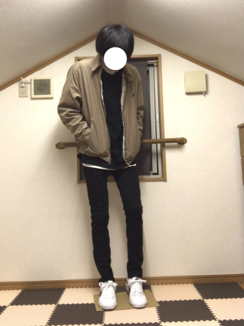 「シンプル、UNIQLO、カジュアルコーデ、春、春コーデ、スウィングトップ、スイングトップ、古着、古着MIX、スニーカー」｜「UNIQLOのMEN ソフトタッチタートルネックT（長袖）（Tシャツ/カットソー、ホワイト系）」を使った、keNさん（メンズ・176cm）の春コーディネートの1枚目の写真