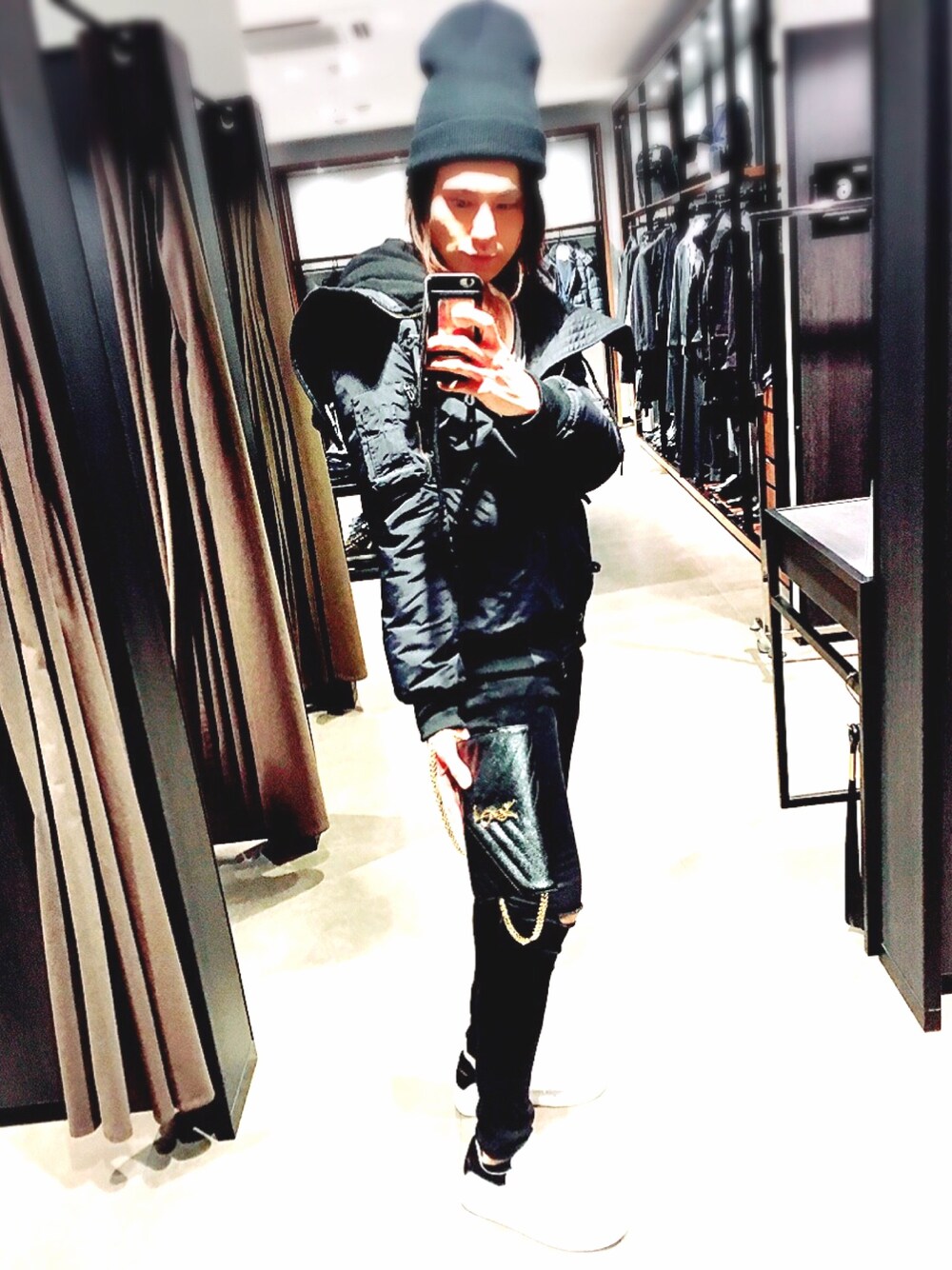 「きれいめカジュアル、RICK OWENS、Saint Laurent、Alexander McQueen」｜「Alexander McQueenのアイテム（スニーカー、ホワイト系）」を使った、sevendeadlysinsさん（メンズ・183cm）の冬コーディネートの1枚目の写真