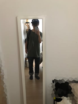 「アイテム（スマホケース/カバー、グレー系）」を使った、はまださん（メンズ・165cm）の秋コーディネート