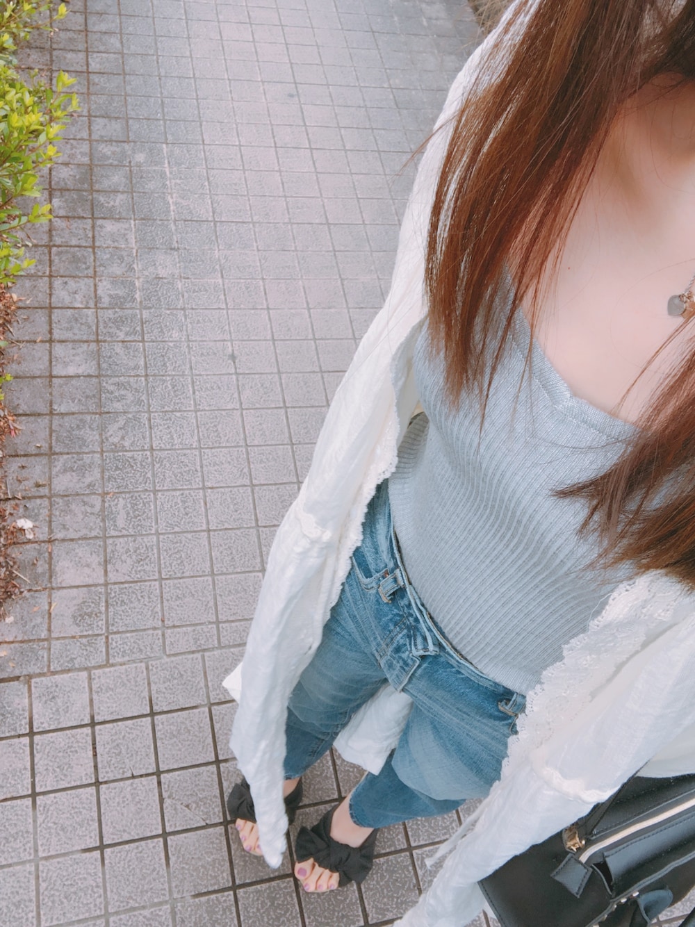 「ニットキャミ、レースワンピース、dholic、シンプル、おしゃれさんと繋がりたい、きれいめカジュアル、大人ガーリー、summer、デニム」｜「DHOLICのウエストストリングガウンワンピース（ワンピース、ホワイト系）」を使った、tokoさん（レディース・161cm）の春コーディネートの1枚目の写真