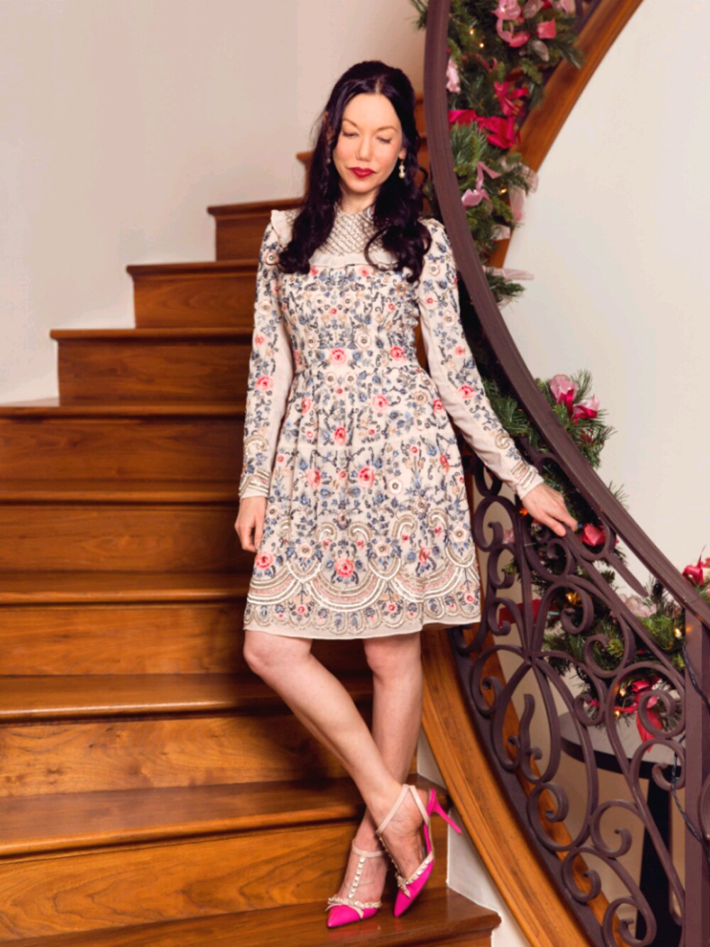 「dressy、elegant、embroidery」｜「NEEDLE&THREADのアイテム（ドレス、ピンク系）」を使った、lisavmさん（レディース・157cm）の冬コーディネートの1枚目の写真