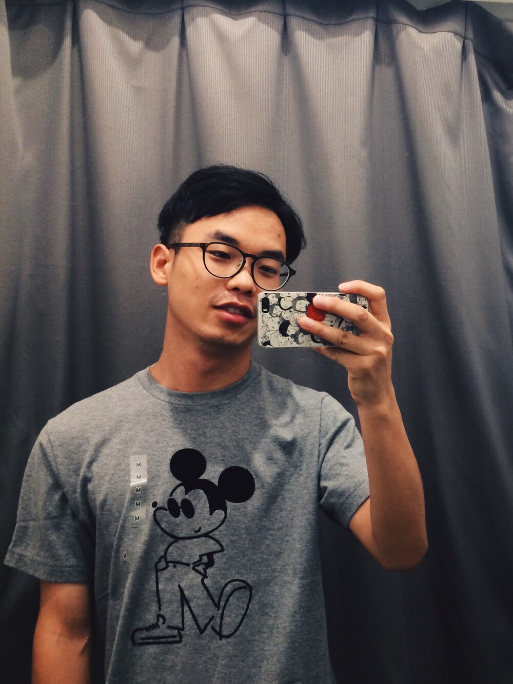 「UNIQLOのアイテム（Tシャツ/カットソー、グレー系）」を使った、一只章鱼さん（メンズ・175cm）の夏コーディネートの1枚目の写真