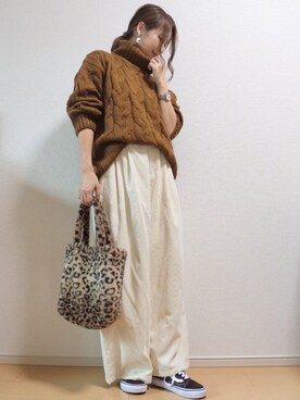 「earth music&ecology（アースミュージックアンドエコロジー）の・コーデュロイワイドパンツ（その他パンツ）」を使った、 𝕐𝕌𝕂𝕚さん（レディース・160cm）の秋コーディネート