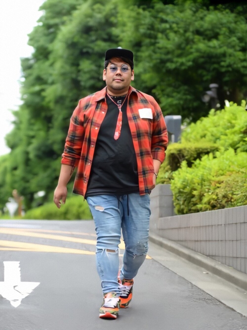 「おデブコーデ、おデブでもオシャレしたい、MrBabe、bigmanproject」｜「glambのアイテム（シャツ/ブラウス、レッド系）」を使った、takashi10969さん（メンズ・170cm）の夏コーディネートの1枚目の写真