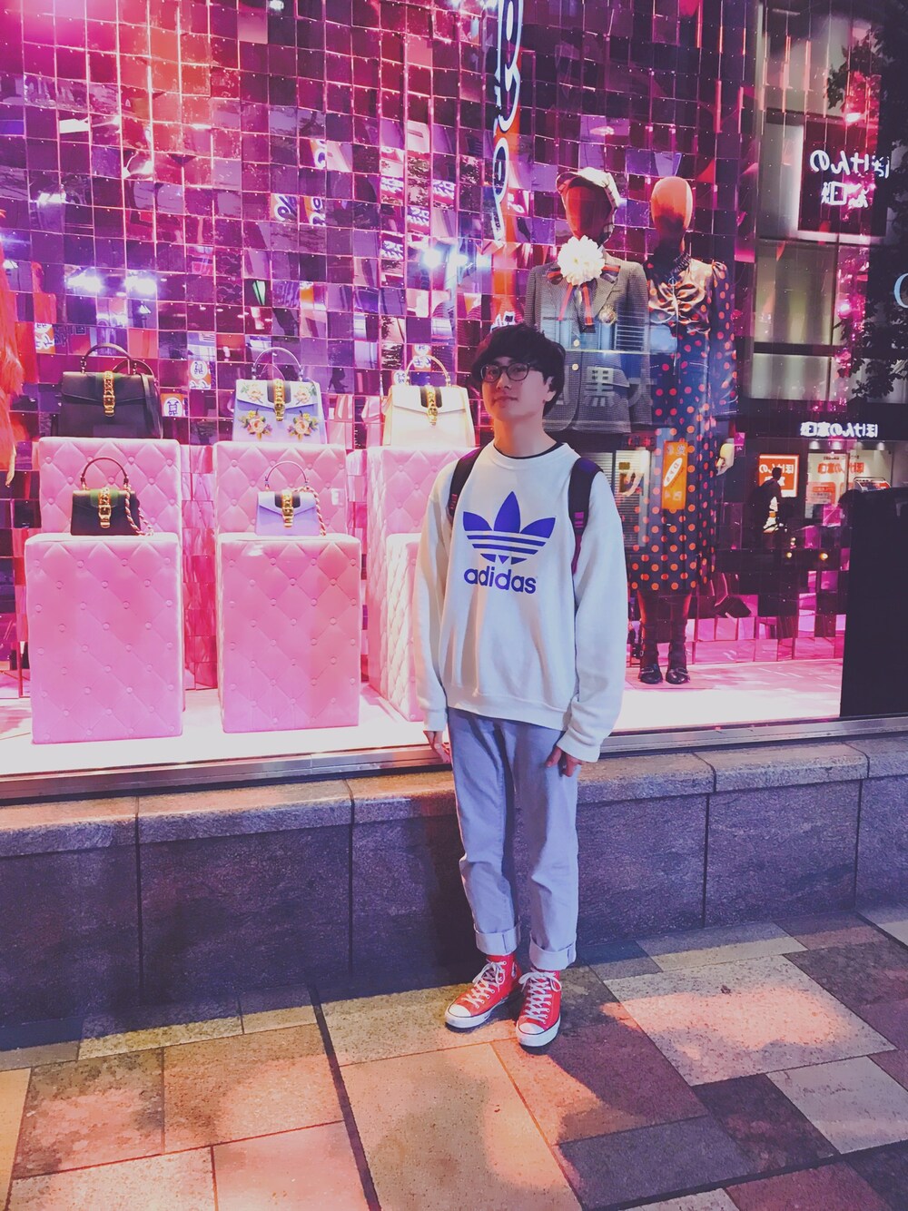「古着」｜「adidas Originalsのアイテム（スウェット、ホワイト系）」を使った、そういちろうさん（メンズ・180cm）の春コーディネートの1枚目の写真