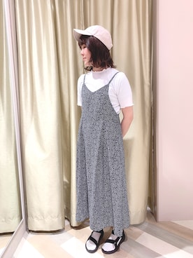「小花柄」｜「アイテム（キャップ）」を使った、UOさん（レディース・162cm）の春コーディネート