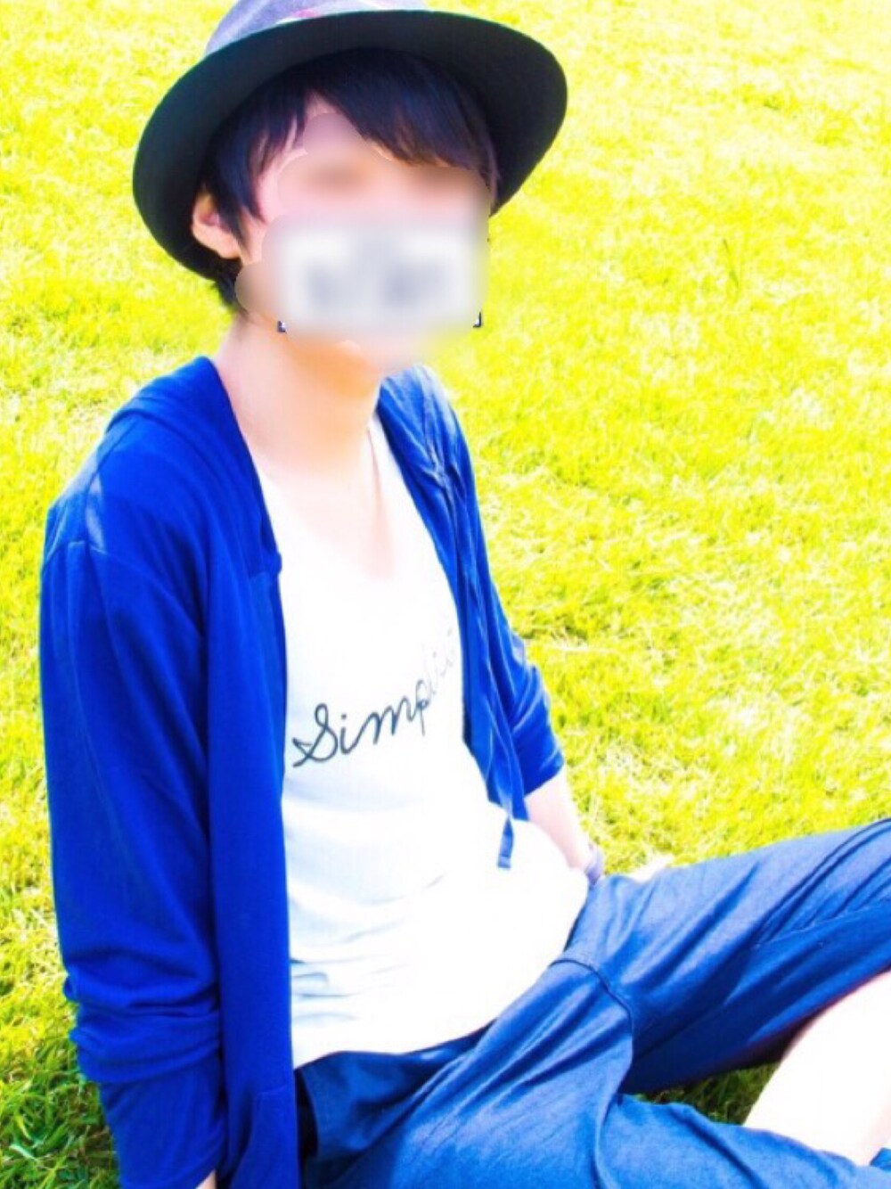 「夏、カジュアル、ボーイッシュ、バンド、ギター、ショートヘア、黒髪、ハット、パーカー、ハーフパンツ」｜「覚えてない。。。のアイテム（パーカー、ブルー系）」を使った、はとさまさん（レディース・160cm）の冬コーディネートの1枚目の写真