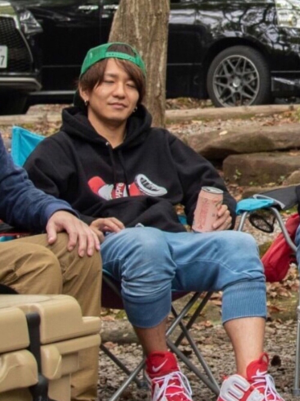 「よっぱらい、寒い、おやすみなさい、カメムシ」｜「サントリーのアイテム（その他、ピンク系）」を使った、にっくさん（メンズ・50cm）の秋コーディネートの1枚目の写真