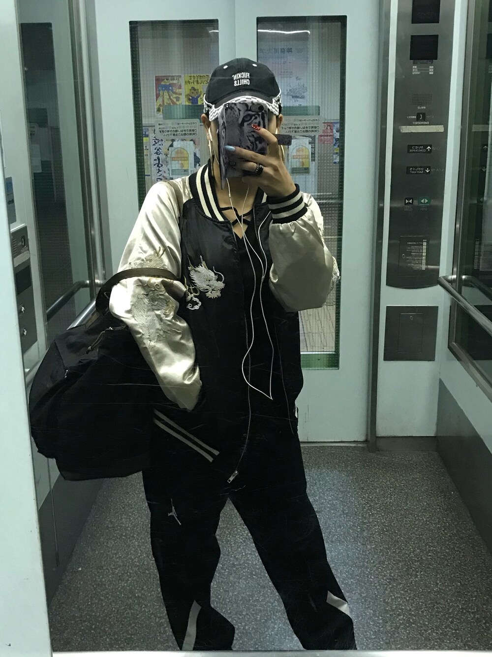「秋冬コーデ」｜「BADのアイテム（帽子、ブラック系）」を使った、気まぐれちゃんさん（レディース・160cm）の秋コーディネートの1枚目の写真