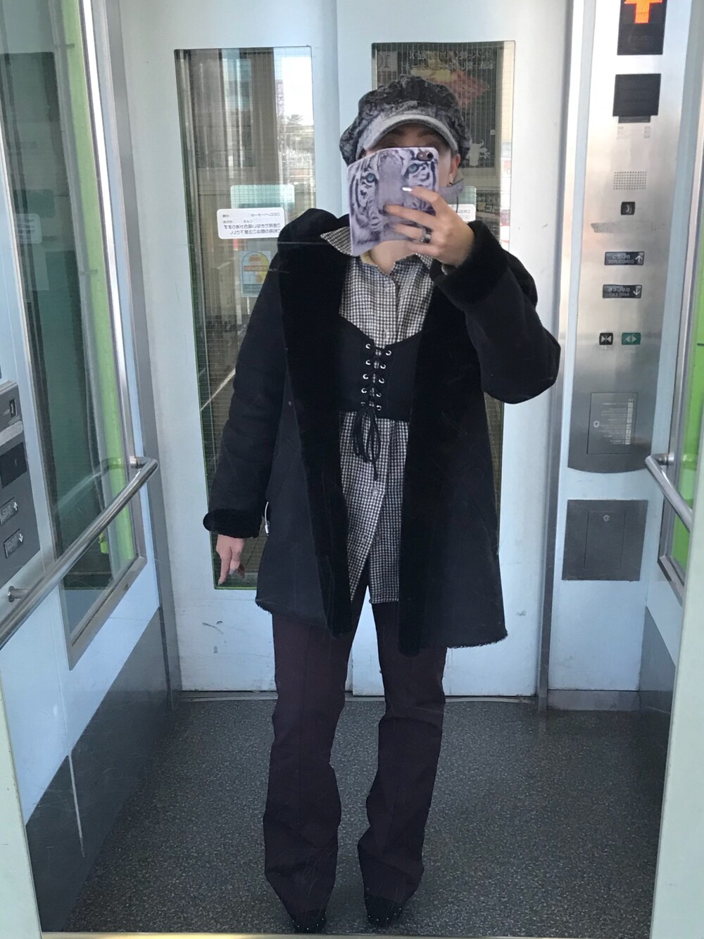 「ビスチェ」｜「H&Mのアイテム（トップス、ブラック系）」を使った、気まぐれちゃんさん（レディース・160cm）の冬コーディネートの1枚目の写真