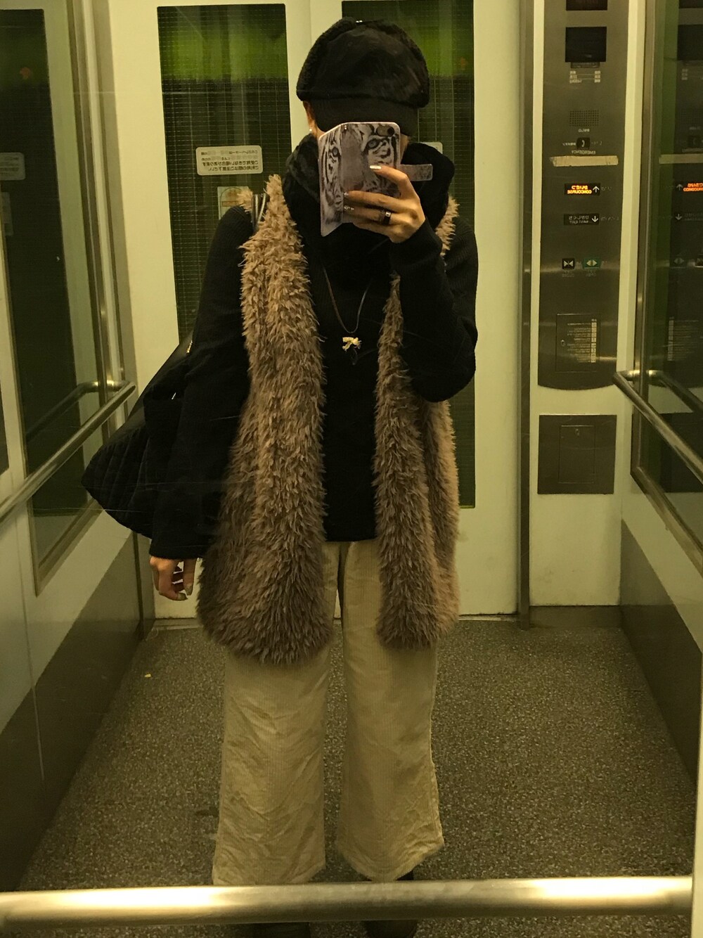 「GUのアイテム（パンツ、ベージュ系）」を使った、気まぐれちゃんさん（レディース・160cm）の冬コーディネートの1枚目の写真