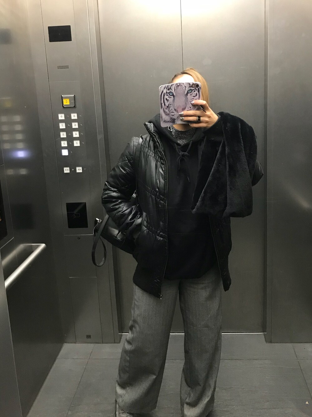 「GUのアイテム（パンツ、グレー系）」を使った、気まぐれちゃんさん（レディース・160cm）の冬コーディネートの1枚目の写真