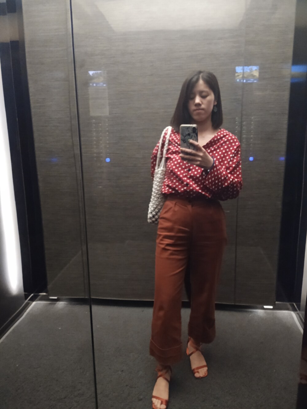 「summer、girl、Matching set、sandals、PolkaDot、shirts、red、SELFIE」｜「Mogustoreのアイテム（シャツ/ブラウス、レッド系）」を使った、Echo Hoさん（レディース・157cm）の夏コーディネートの1枚目の写真
