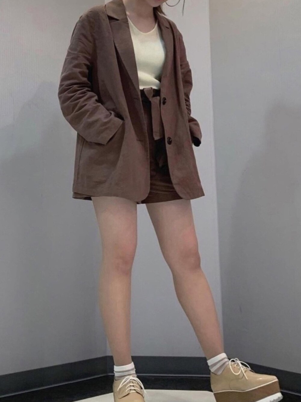 「春コーデ、ラクチンコーデ、ベージュ、ブラウン、セットアップ、ジャケット、murua、IENA、Heather、おしゃれさんと繋がりたい」｜「Heatherのメンアサ／リボンツキショートパンツ　815960（その他パンツ、ブラウン系）」を使った、ayakaさん（レディース・158cm）の春コーディネートの1枚目の写真