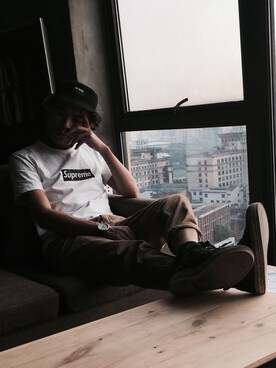 「Supreme （シュプリーム）のアイテム（Tシャツ/カットソー、ホワイト系）」を使った、荣小尚さん（メンズ）の夏コーディネート