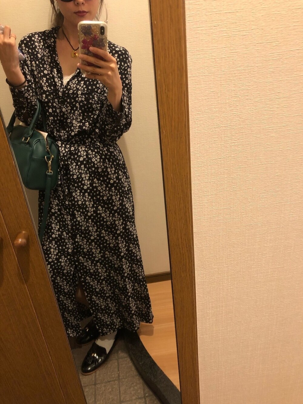 「ワンピース、タッセルローファー、ORiental TRaffic(ORiental TRaffic)、ZARA、LOWRYS FARM、ローファー×靴下、秋コーデ」｜「ZARAのアイテム（ワンピース、ブラック系）」を使った、マユさん（レディース・159cm）の秋コーディネートの1枚目の写真
