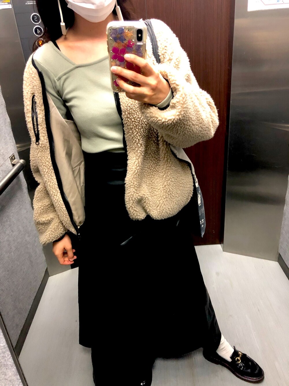 「LOWRYS FARM、titivate、レザー、リバーシブルブルゾン、moussy、パステルカラー、ミントグリーン、ベージュ×ブラック、ローファー×靴下」｜「titivateのﾘﾊﾞｰｼﾌﾞﾙﾁｪｽﾄｼﾞｯﾌﾟﾎﾞｱﾌﾞﾙｿﾞﾝ（ブルゾン、ベージュ系）」を使った、マユさん（レディース・159cm）の春コーディネートの1枚目の写真